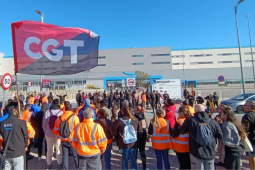 Hundreds of Amazon workers gather outside a facility. 