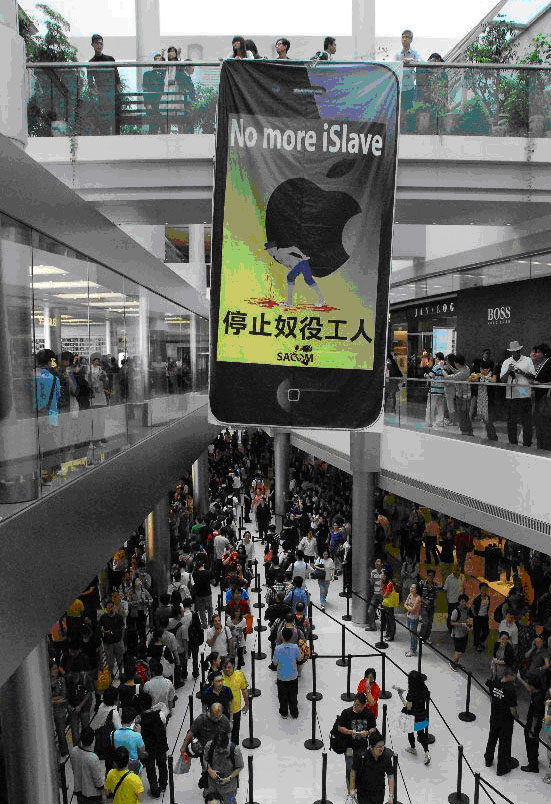 Workers at Apple Supplier Foxconn Flee China's Biggest iPhone Factory