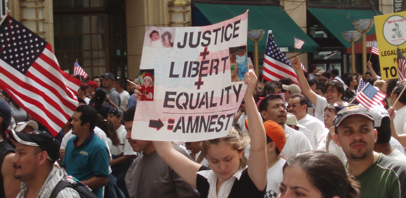 Protester marches for amnesty in Chicago 2007